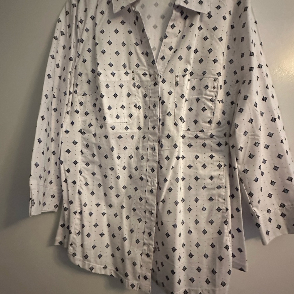 Nuco white 100% cotton shirt with silver metal buttons